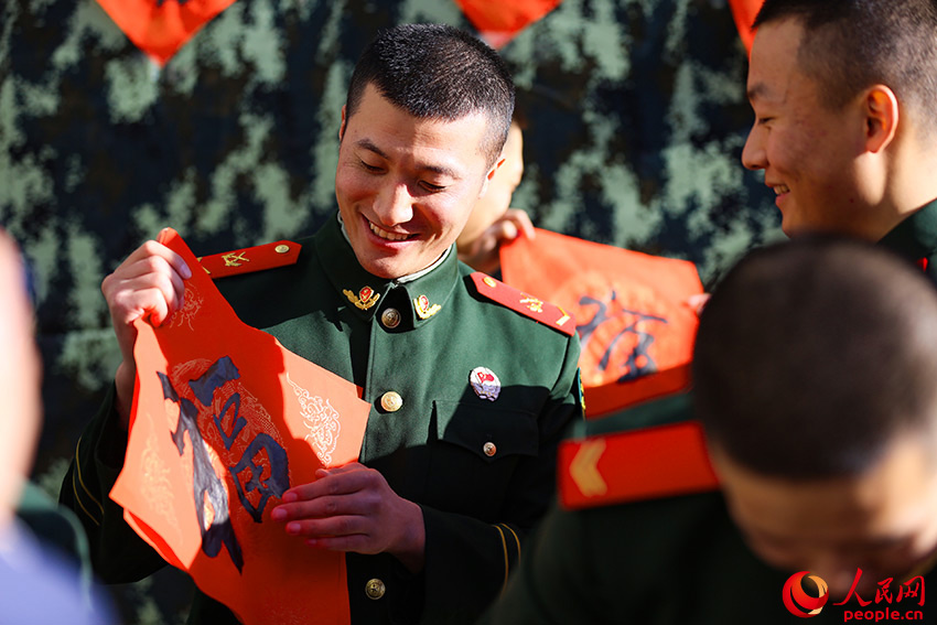 �ٱ���չʾ�����еġ������֣����������Ų��õ�Ц�ݡ�