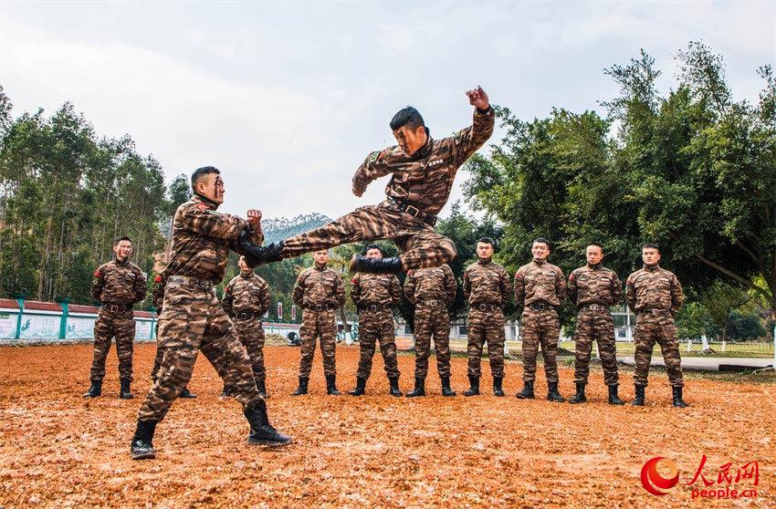 �����ܵжԿ�ѵ����