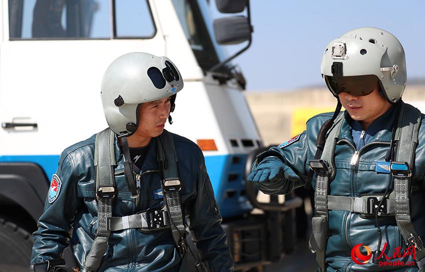 ����ѵ������������Ա���и��̽�����