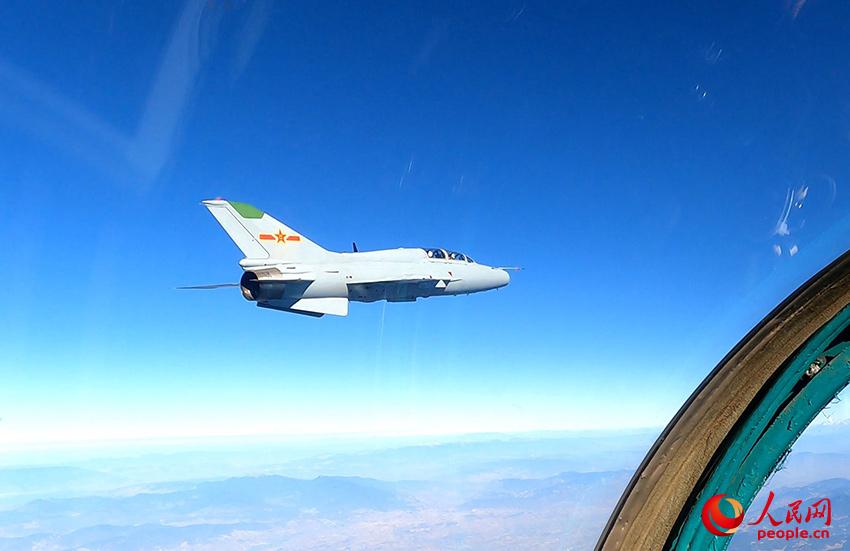 �ܼ����εͿ�ͻ����