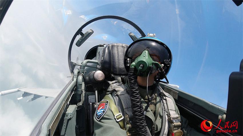 ����Ա��Ϊ���֣�չ��ѵ����