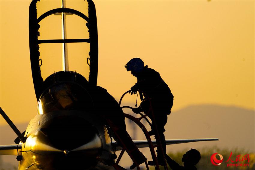 ҹ��ѵ����ʼ������Ա�ǻ���