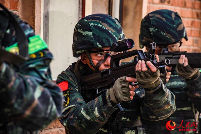 ͻ����Ա���ڽ�������������