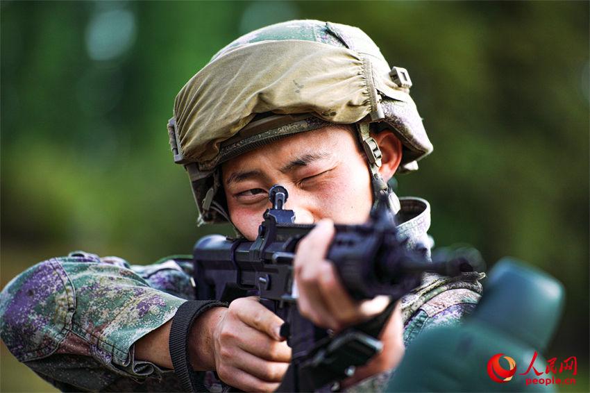 ���˾�ǹ��׼ѵ����