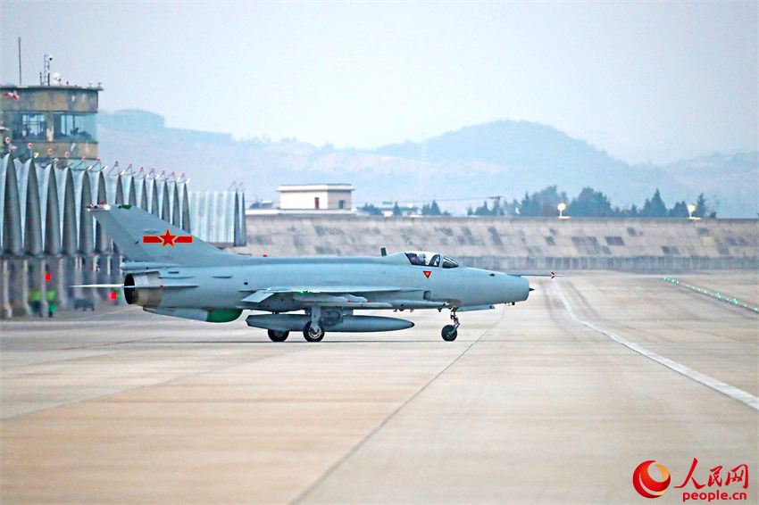 ս��������