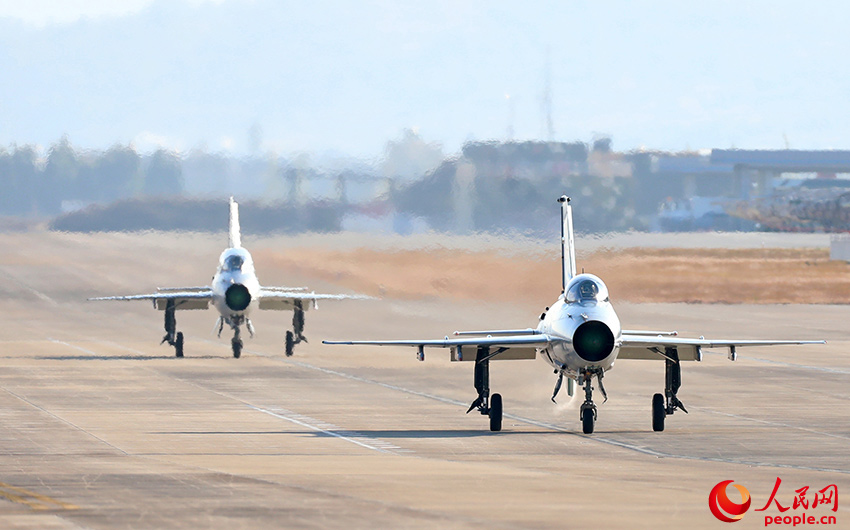 ս��������