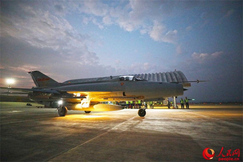 ս������ҹɫ������