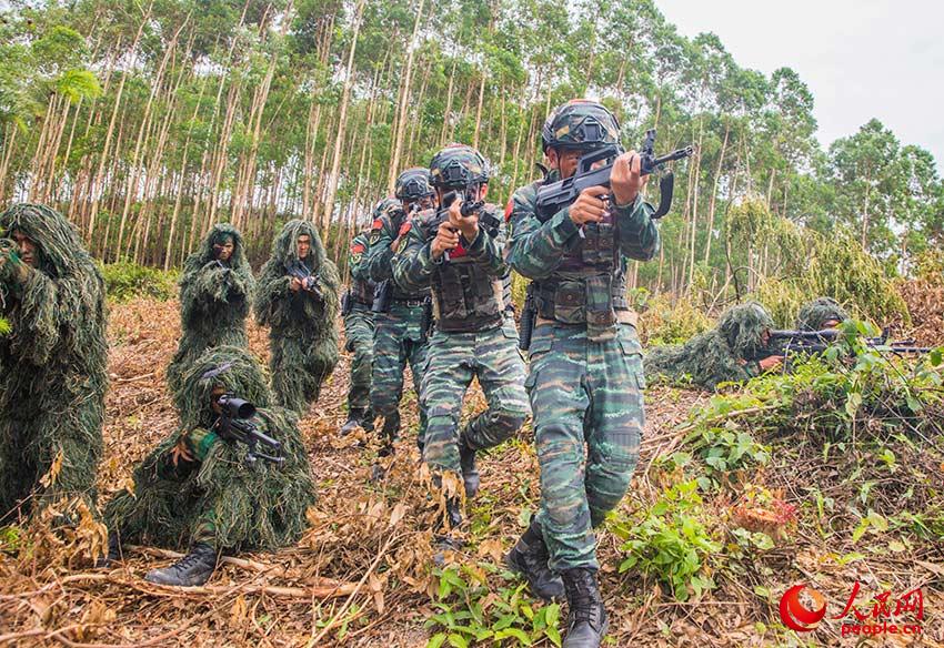 �侯��ս��ԱС��Эͬ������