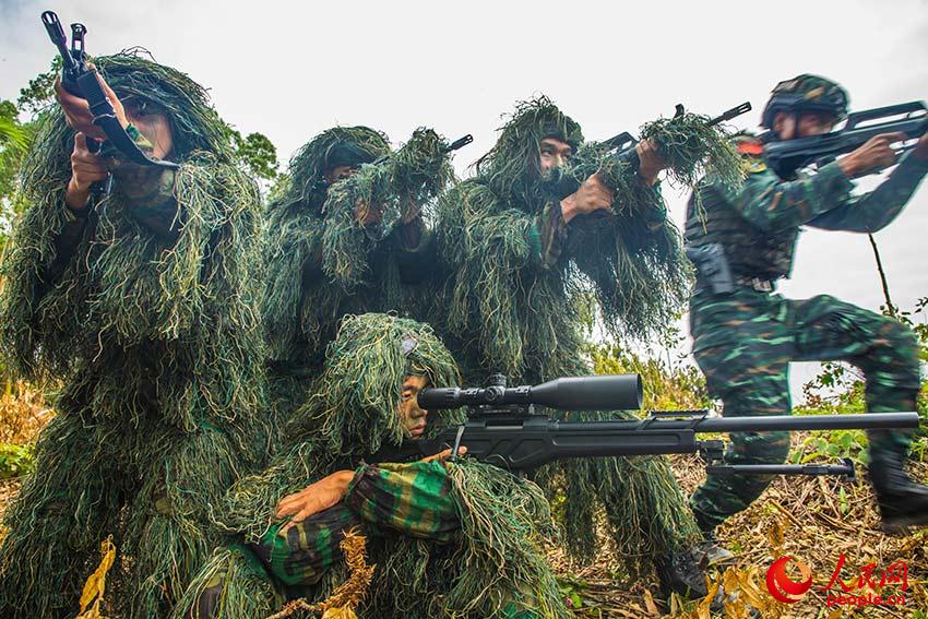 С�齻���ڻ�������