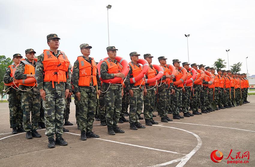 �侯�ٱ������жӡ�