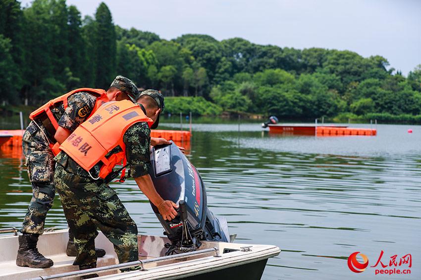 ��ѵ�ٱ���װ������������