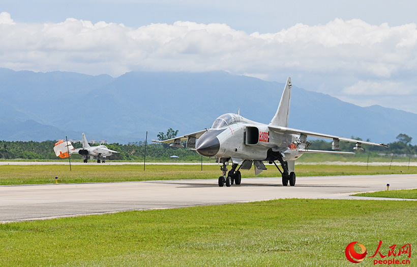 ս��½��������