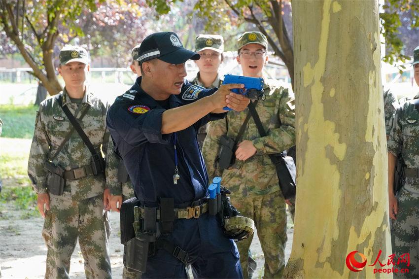 �ؾ��̹���ʾ��ǹʵ�����ս��������