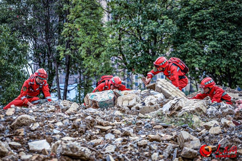 ��ģ����汳����չ��������