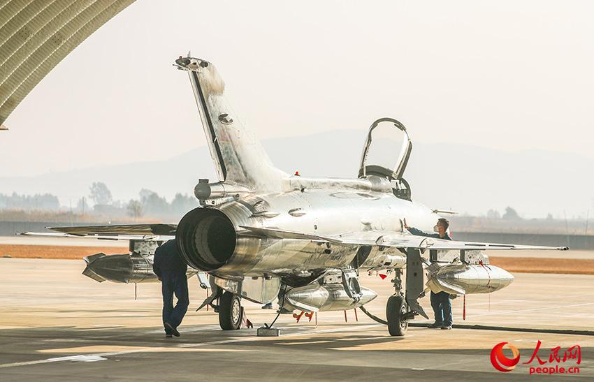 ��������ԱΪս�������ǰ��顣