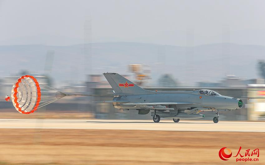 ս��������