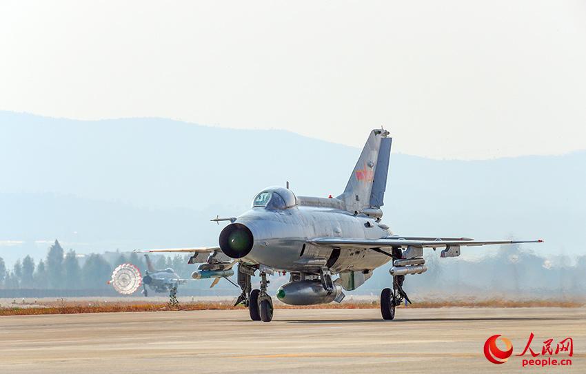 ս��������