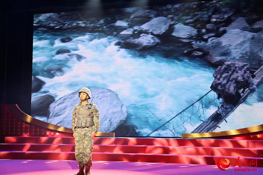 �ᶨս���ڹܱ߿رߵ�һ�ߵ�������������Ʒ����