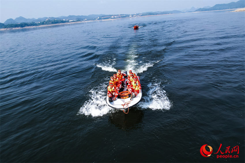 ����ѵ������һ·���Ρ�