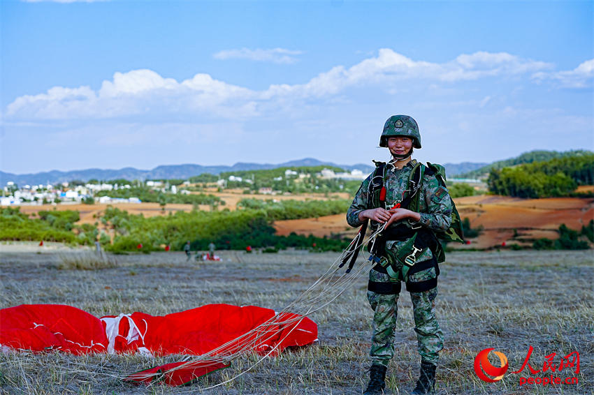 ��սŮ�����Լ���ɡ��Ӱ��