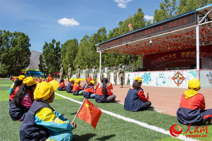 Ů�����ж���չʾ��