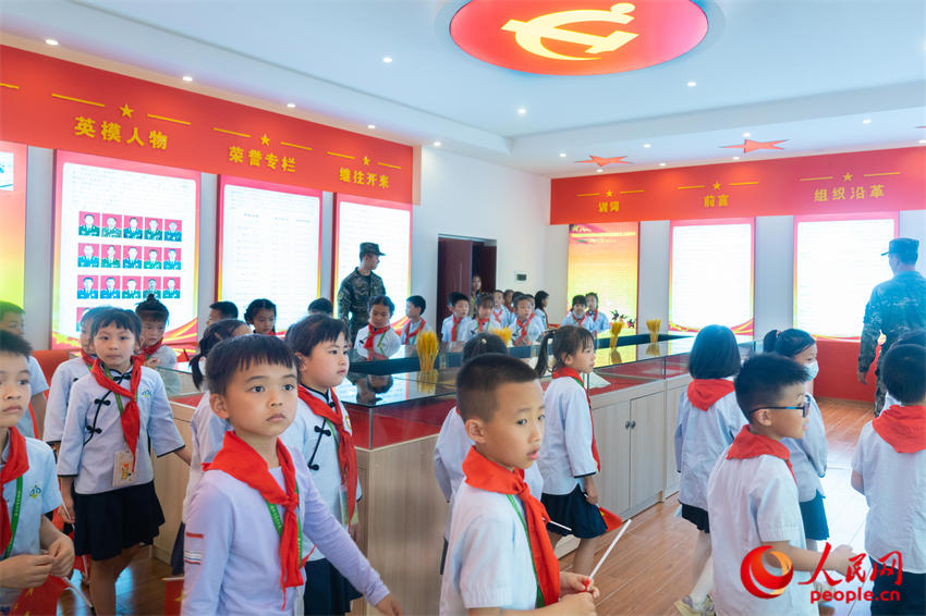 ѧ�����ڽ���Ա�����²ι��ж������ҡ�