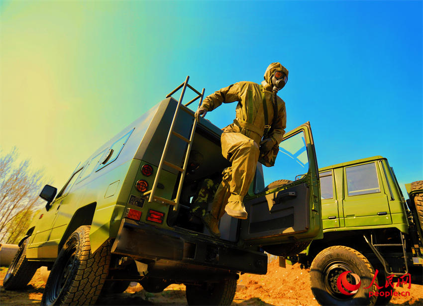 ����ԱѸ���³���