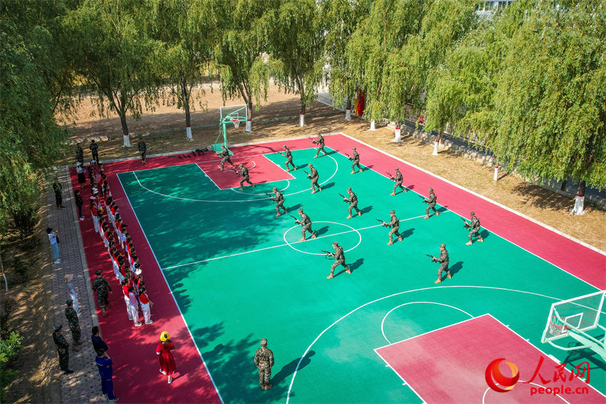 �ٱ�Ϊѧ�����о��¿�Ŀ��ʾ��