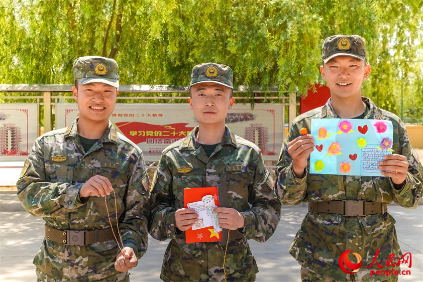 �ٱ�չʾѧ���͵��ֹ����