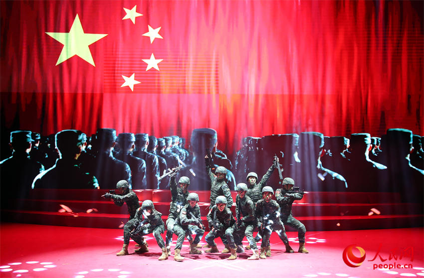 �赸����ʤʱ�̡������˹ٱ���η���յ�Ӣ��Ⱥ���ս����̬��