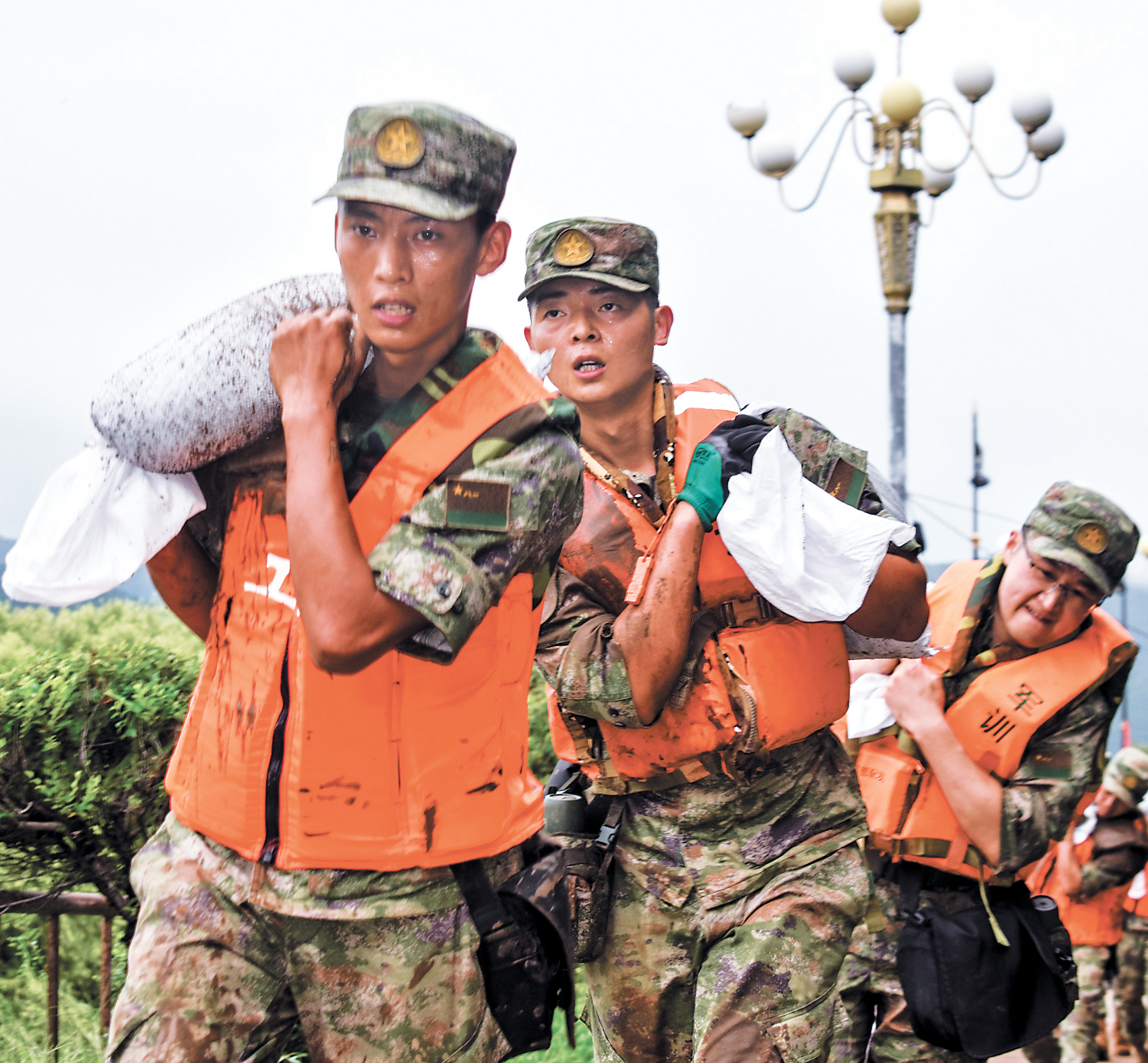 ͼ�٣�8��11�գ�����ս��½��ĳ�߷��ùٱ��ӹ̺�����ʡ��������Һӵ̰ӡ���������