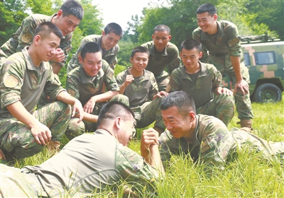 ͼ�ڣ�ѵ����϶��սʿ�ǽ���������������ֽ�ɭ��