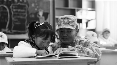 ͼ�٣���ͨ���ڿ�����Сѧ�Ŀ����ϣ�����һλ����7��Ĳ��庢�ӡ�����Ρ���ѧ����