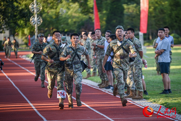 ����ս���������ձ�ĳ��վ�����조ǿ�����������˶���Ӳ�˿�����6��