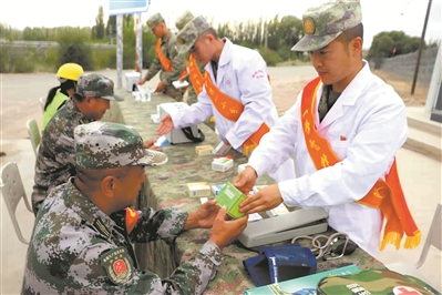 ��ͼ�����Ӿ�ҽ������ԱΪפ��Ⱥ�ڡ�����Ա�ṩѲ�����������