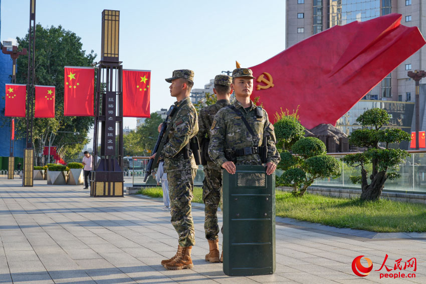 ִ�ڹٱ��ڻ�վվǰ�㳡ִ�ڡ�