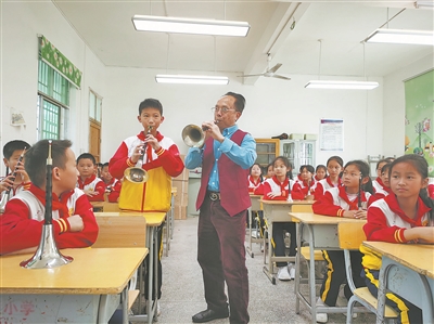 ͼ�٣�����Դ���СѧƸ����Ŵ��˺�רҵ��ʦ�����ں����Ǵ������š���С�� ��