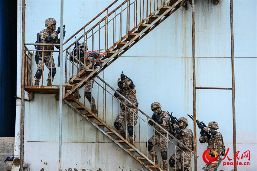 ��Ŀ�귢��ͻ����