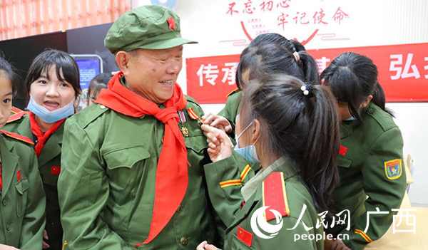 �����е���Сѧ�������۾��˵�ѧУ���а������������������ ��������