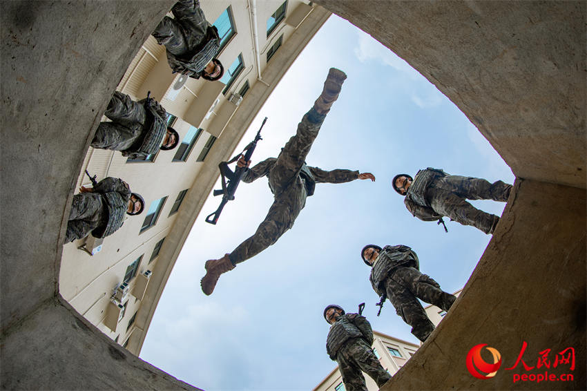 ���п�Խ�����ϰ�ѵ����