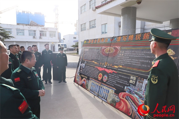 �ۿ�ʾ���屨�������ſ� ��