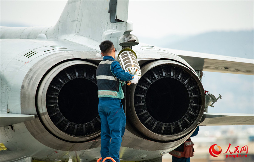 ���汣����Ա��ս����չ���ά������עȼ�ϡ�