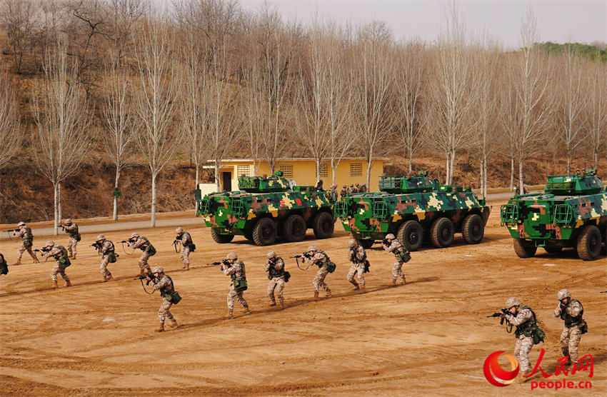 װ�׷ֶ���Ա�³����䡣