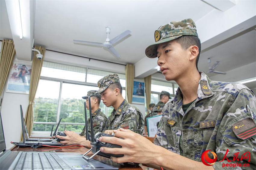 ѧԱ�ǽ������˻�����ģ��ѵ����