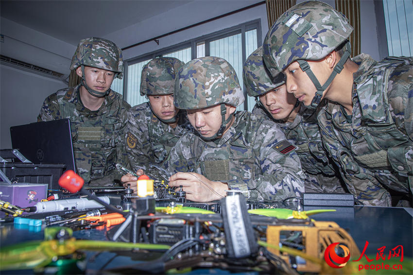 ����Ա�����˻��ṹ���н��⡣