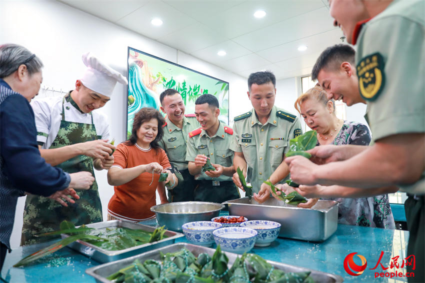 �������衱�͹ٱ���һ������Ҷ����ʳ�ġ���������