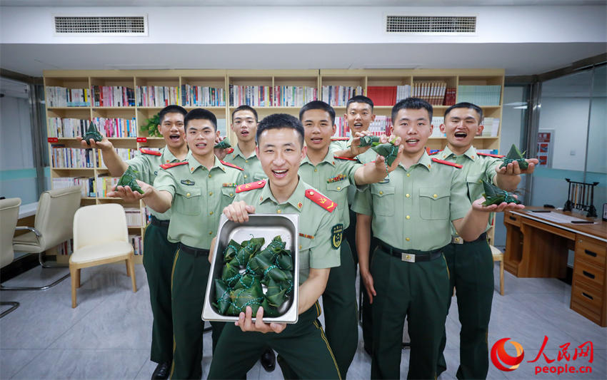 �ٱ�չʾ���ְ������ӣ����϶����ף����