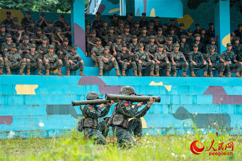 ʵ�����ǰ����Ա��������̽��н�ѧ��