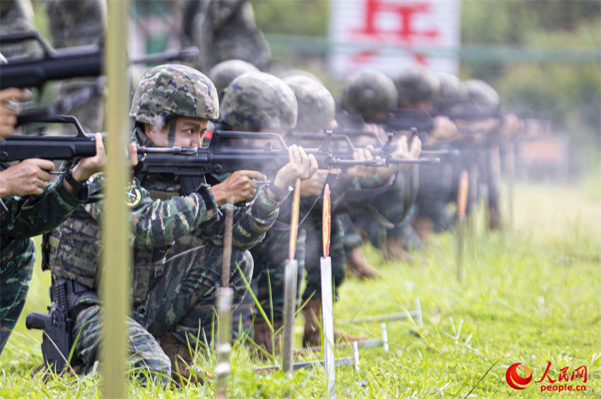 ��ս��Ա�����Զ���ǹ�Թ̶�Ŀ��������ˡ�