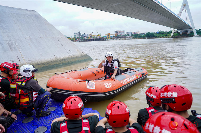 ����Ա�������ۼ�ʻҪ�졣